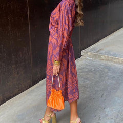 Vestido maxi boho para mujer de Warszawska Elegancja, estilo casual chic con diseño envolvente y elegante.