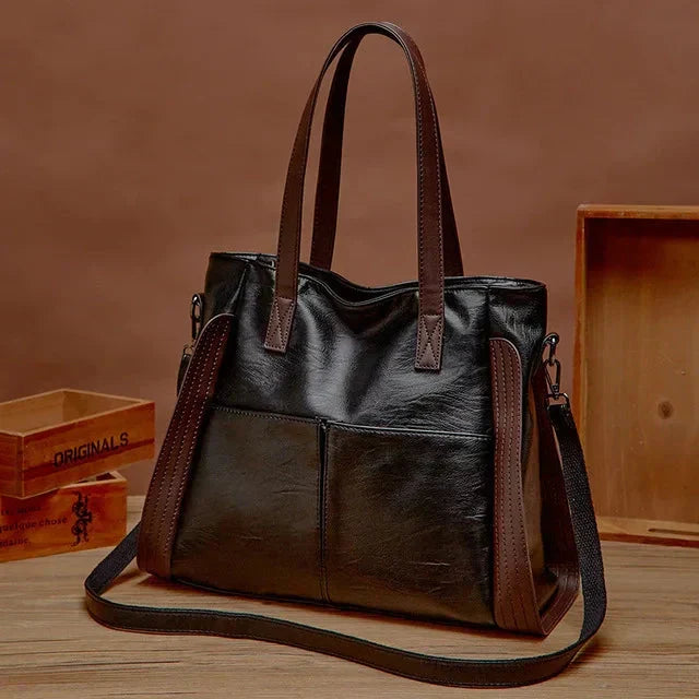 Bolso de cuero azul Weronika Indigo Classic de Warszawska Elegancja, estilo clásico y elegante en imagen.