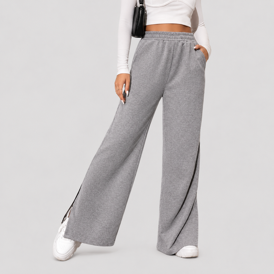 Pantalones cómodos de la marca Warszawska Elegancja, estilo casual y relajado para tiempo libre, en tono neutro y tejido suave