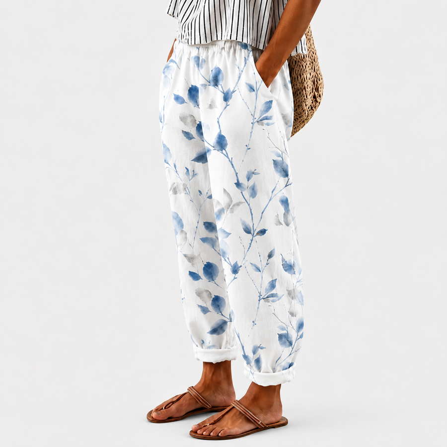 Pantalones cómodos azul Willow de la marca Warszawska Elegancja, con diseño clásico y tela suave para uso diario.