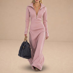 Vestido maxi Kalina de Warszawska Elegancja, largo y elegante con detalles florales en tonos suaves, ideal para ocasiones especiales.