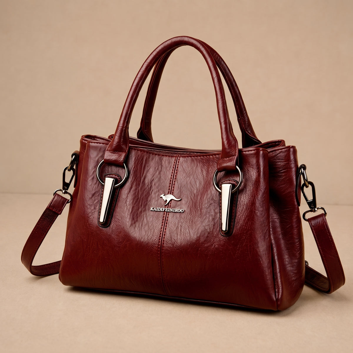 Bolso bandolera de cuero suave Lena de Warszawska Elegancja, con correa ajustable y diseño elegante en color neutro