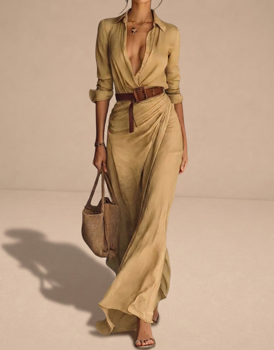 Vestido maxi elegante de Warszawska Elegancja, resaltando la figura, en color sobrio y diseño sofisticado.