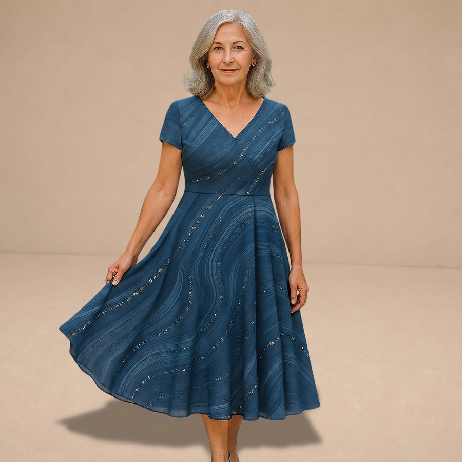 Vestido midi elegante Londyn de Warszawska Elegancja con escote en V, diseñado para ocasiones formales y sofisticadas.