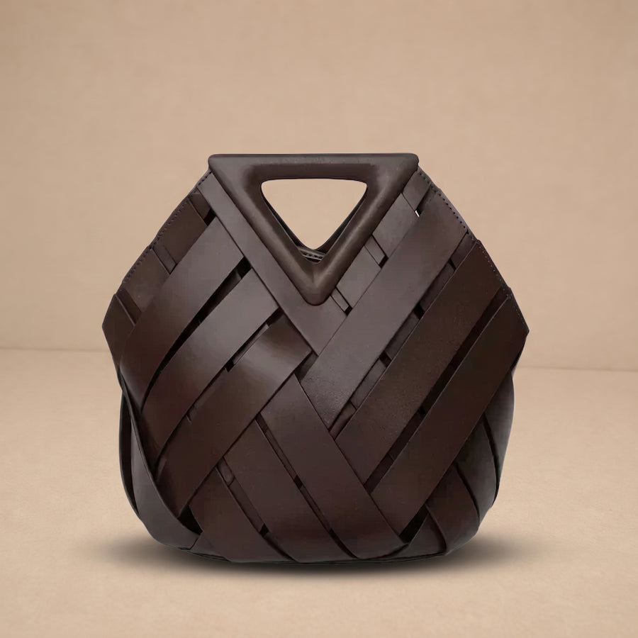 Bolsa elegante de piel vegana Oliviera de Warszawska Elegancja, con diseño sofisticado y detalles en cuero sintético.