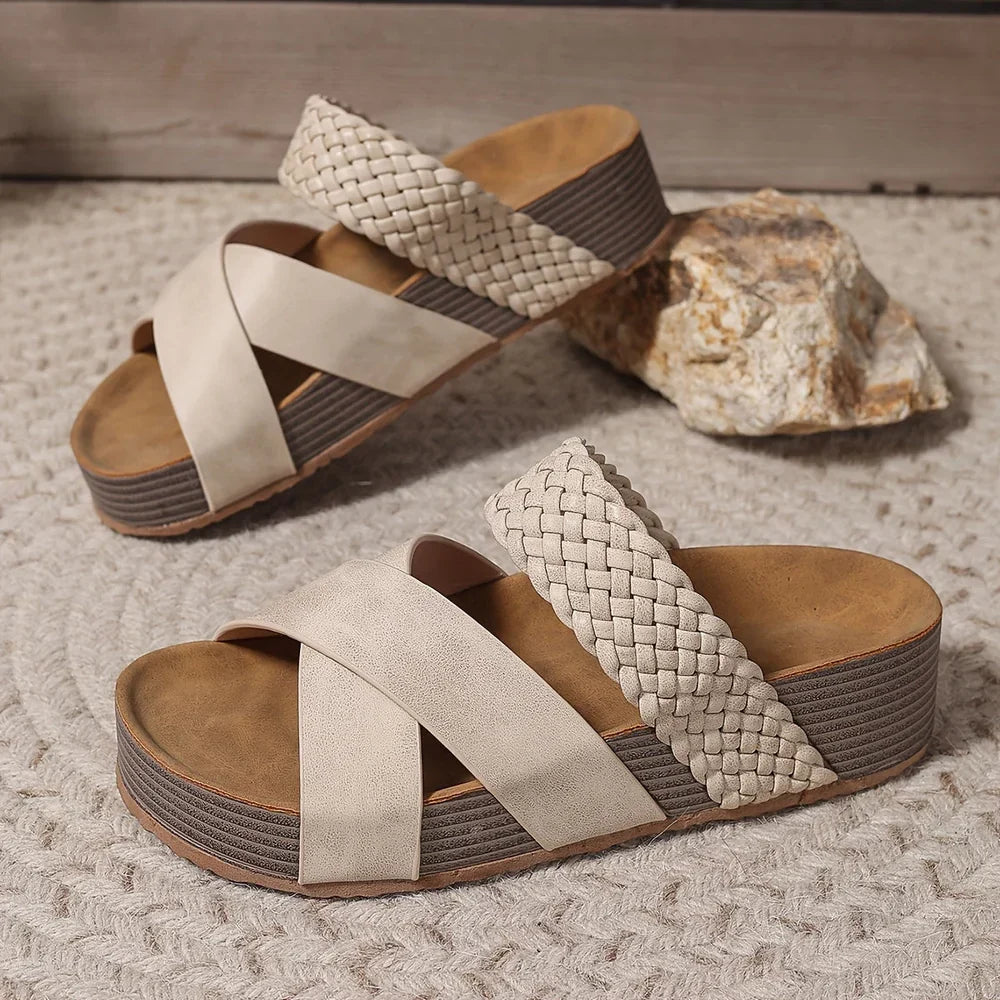 Sandały ortopédicos Alba de Warszawska Elegancja con diseño cómodo y soporte para pies, en color neutro.