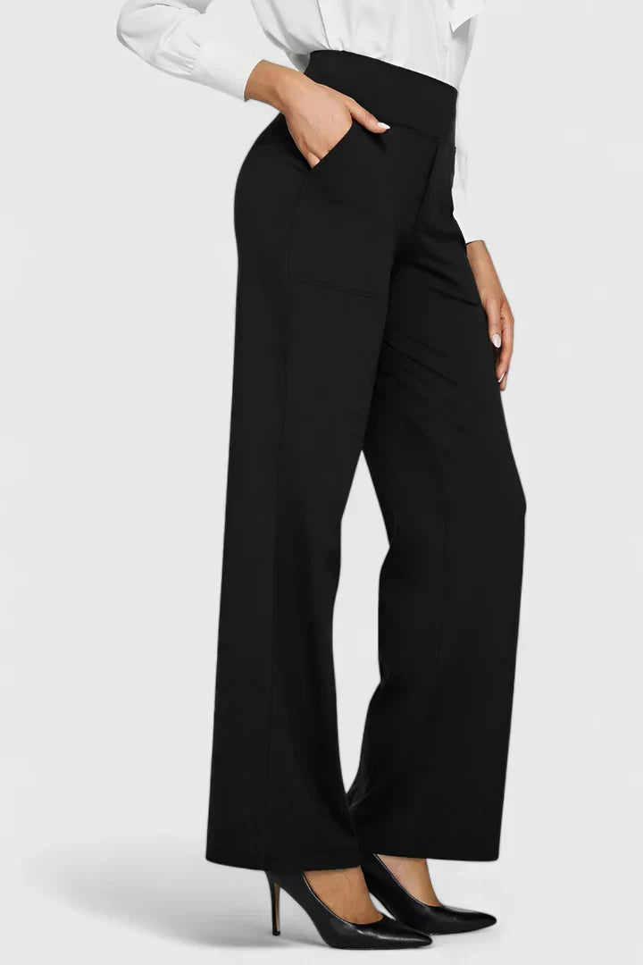 Pantalones elegantes Ame de Warszawska Elegancja, estilo oficina con tacones y corte recto en color neutro.