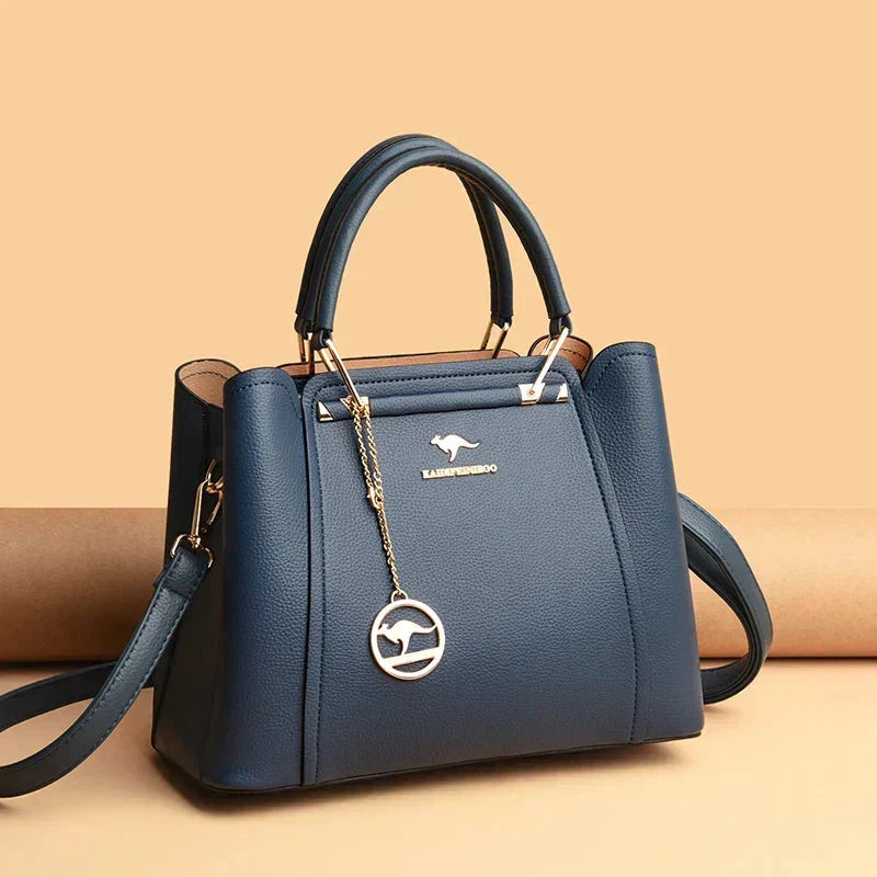 Bolso de mujer Luxa Soft de cuero suave en color azul, estilo bandolera y de hombro, de la marca Warszawska Elegancja.