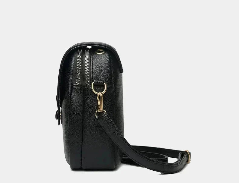 Bolso retro de cuero Sylwia de Warszawska Elegancja en color azul, bolso femenino con estilo vintage y detalles en cuero.