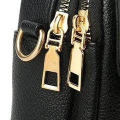Bolsa de mujer Sylwia de cuero retro azul, diseñada por Warszawska Elegancja, con estilo vintage y detalles elegantes.