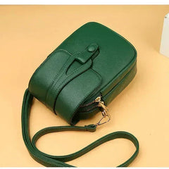 Bolsa retro de cuero Sylwia de Warszawska Elegancja, bolso de mujer azul con diseño vintage y detalles elegantes.