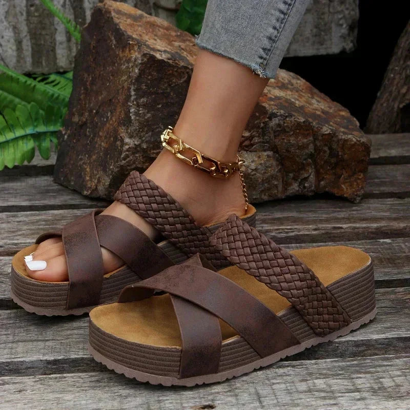 Sandalias ortopédicas Alba de Warszawska Elegancja, en color negro, con soporte y diseño cómodo para pies saludables.