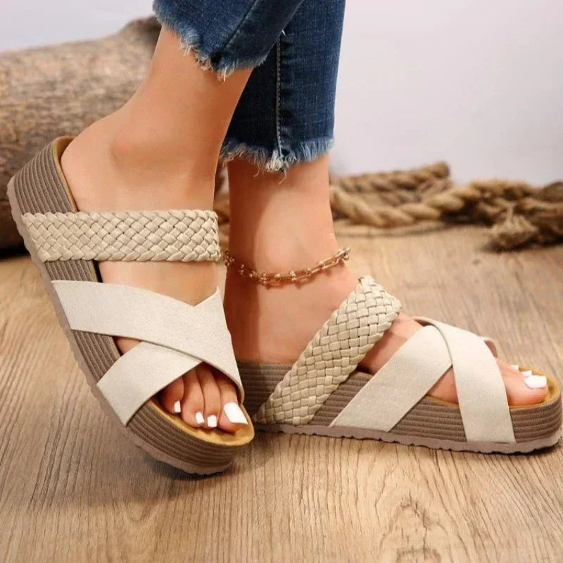 Sandalias ortopédicas Alba de Warszawska Elegancja, con diseño cómodo y elegante, en color neutro y suela antideslizante.