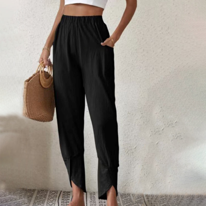 Pantalones con dobladillo desgastado de Essari, marca Warszawska Elegancja, con estilo moderno y casual, en color oscuro.